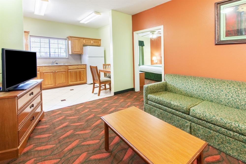 Days Inn & Suites By Wyndham Houston Hobby Airport Dış mekan fotoğraf