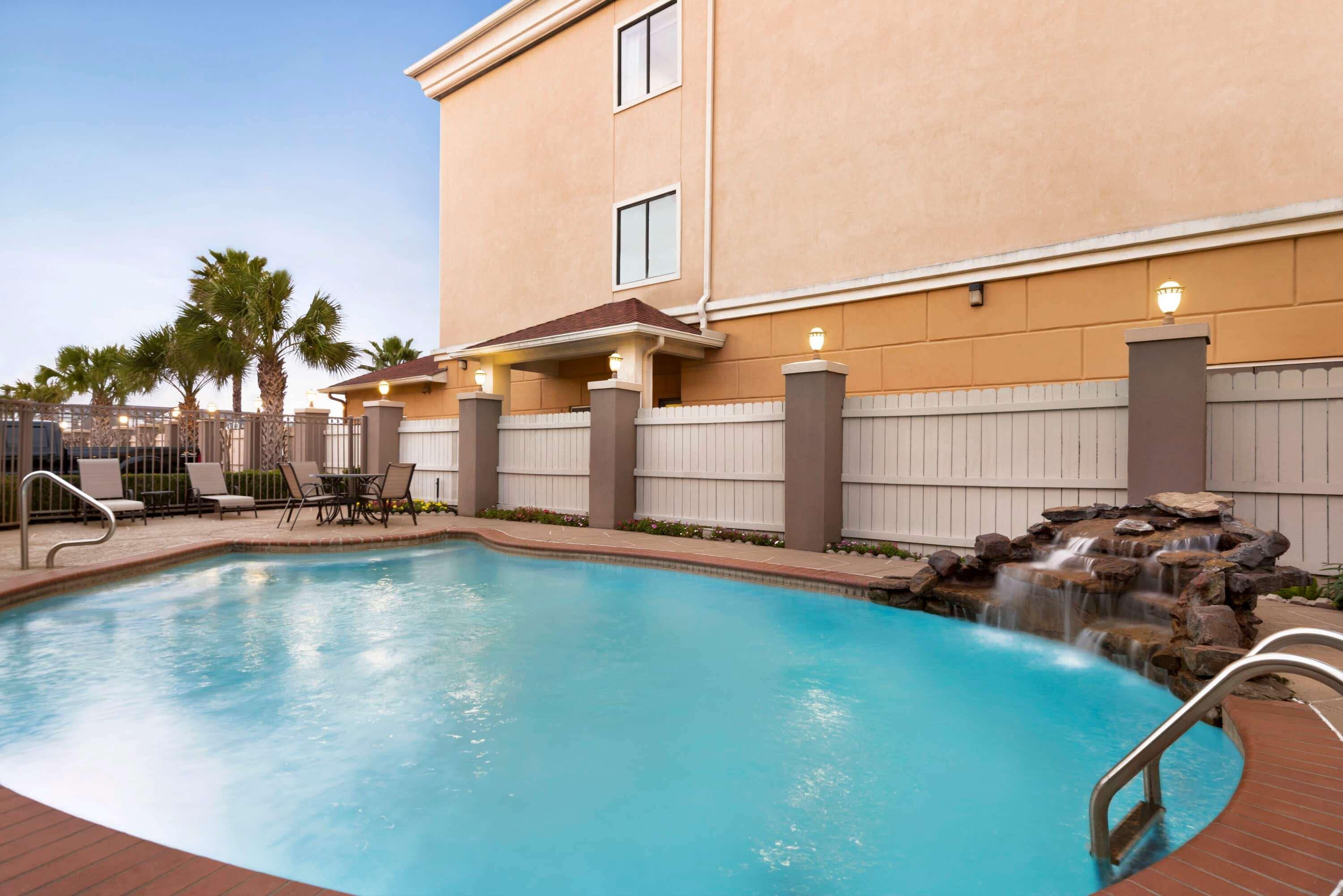 Days Inn & Suites By Wyndham Houston Hobby Airport Dış mekan fotoğraf